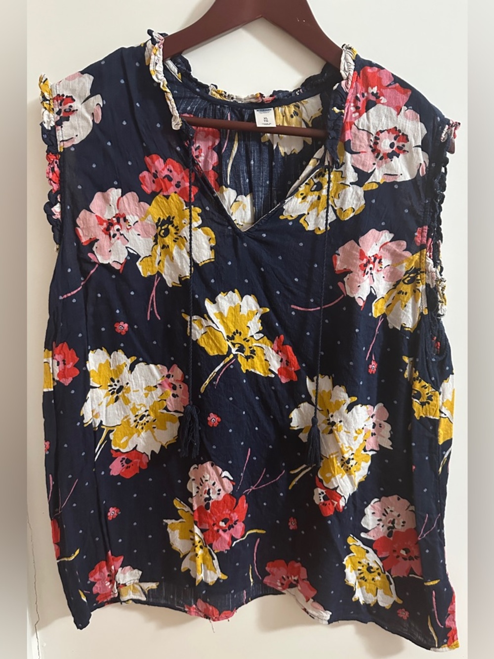 Old Navy Sleeveless Navy Floral V-Neck Top with Tassel Ties